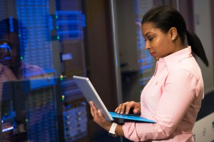 Using AI: Revolutionizing the Workplace to Increase Productivity